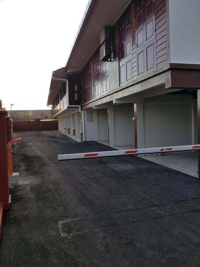 Little Kampung Studio Teluk Intan Exterior photo