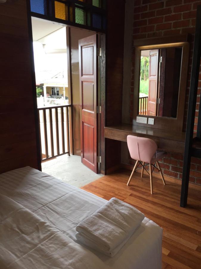 Little Kampung Studio Teluk Intan Exterior photo